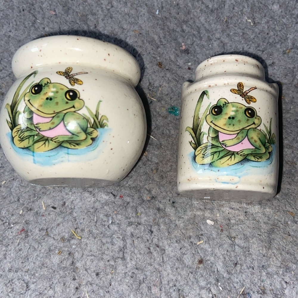 Set of 2/ ceramic toothpick and salt containers G7